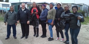 Gansbaai Munisipaliteit was hard aan die werk in Gansbaai, Blompark, Pearly Beach, Eluxolweni & Masakhane vir hul 67 minute gemeenskapsdiens, met skoonmaakaksies, verfwerk, die plant van gras by Eluxolweni se sportgronde, verf van die nuwe Satelliet Biblioteek aldaar en veel meer! Ingesluit hierby was ook die hande-arbeid van Gansbaai se Areaberstuurder en enkele raadslede gedurende die dag.